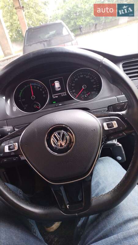 Хетчбек Volkswagen e-Golf 2015 в Полтаві