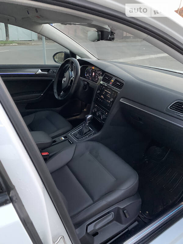 Хэтчбек Volkswagen e-Golf 2017 в Мукачево фото 18 Хэтчбек Volkswagen e-Golf 2017 в Мукачево