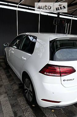 Хэтчбек Volkswagen e-Golf 2020 в 