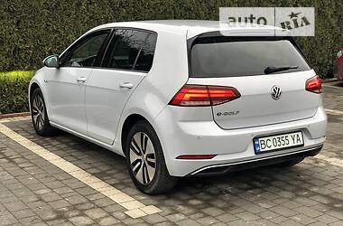 Хэтчбек Volkswagen e-Golf 2017 в 