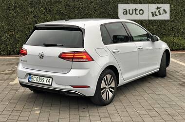 Хэтчбек Volkswagen e-Golf 2017 в 