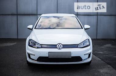 Хэтчбек Volkswagen e-Golf 2016 в 