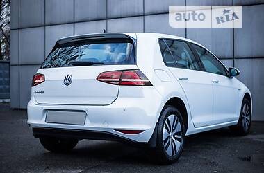 Хэтчбек Volkswagen e-Golf 2016 в 