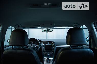 Хэтчбек Volkswagen e-Golf 2016 в 