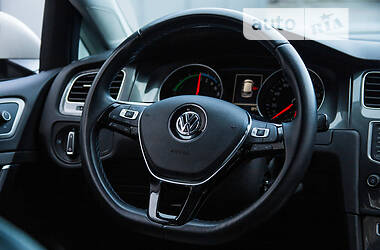 Хэтчбек Volkswagen e-Golf 2016 в 