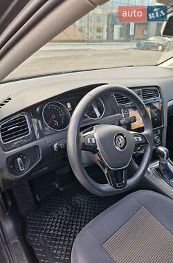 Хэтчбек Volkswagen e-Golf 2017 в 