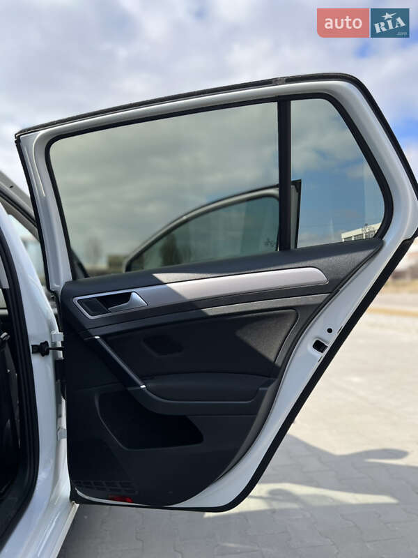 Хэтчбек Volkswagen e-Golf 2016 в Белой Церкви