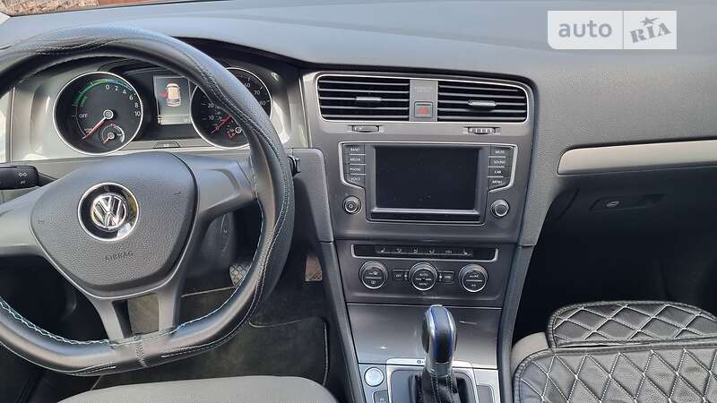 Хэтчбек Volkswagen e-Golf 2016 в Киеве