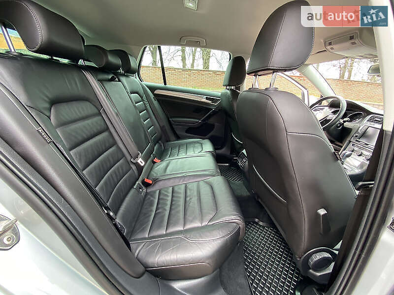 Хетчбек Volkswagen e-Golf 2015 в Хмельницькому