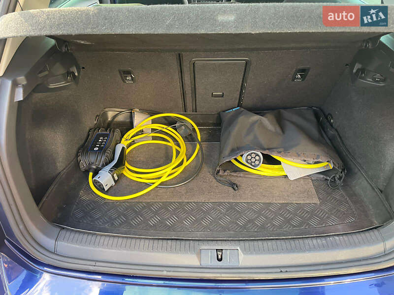 Хетчбек Volkswagen e-Golf 2018 в Шептицькому