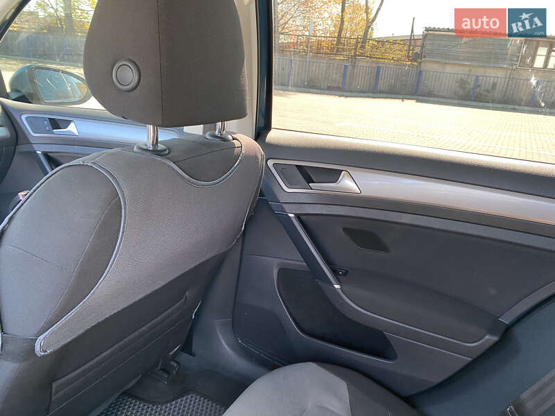 Хэтчбек Volkswagen e-Golf 2016 в Тернополе фото 24 Хэтчбек Volkswagen e-Golf 2016 в Тернополе