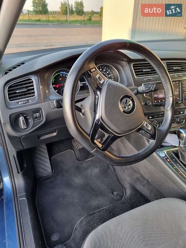 Хетчбек Volkswagen e-Golf 2016 в Києві