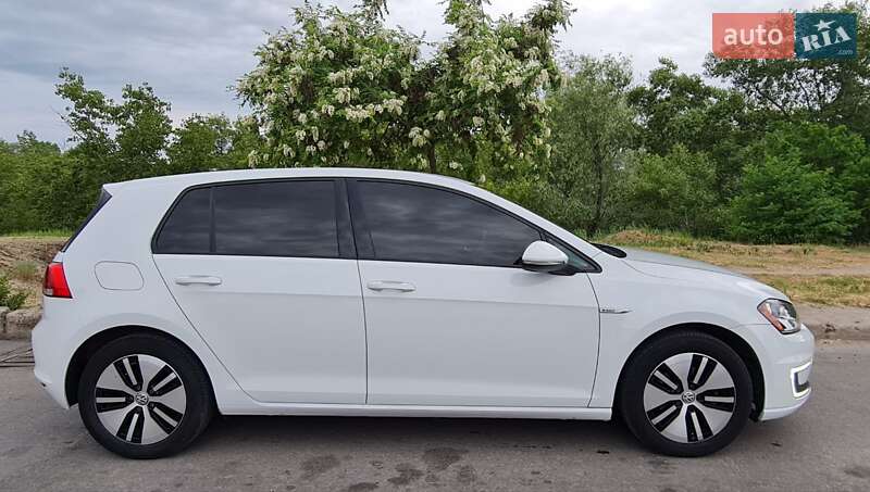 Хетчбек Volkswagen e-Golf 2016 в Запоріжжі