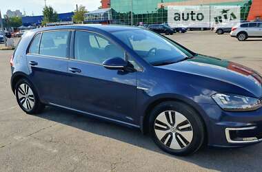 Хетчбек Volkswagen e-Golf 2015 в Києві