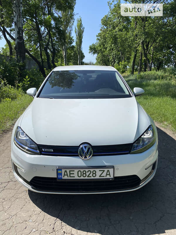 Хэтчбек Volkswagen e-Golf 2016 в Покровске