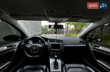 Хэтчбек Volkswagen e-Golf 2015 в 
