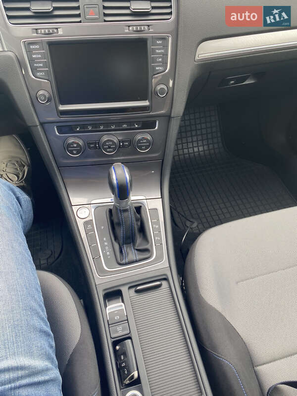 Хетчбек Volkswagen e-Golf 2014 в Дніпрі