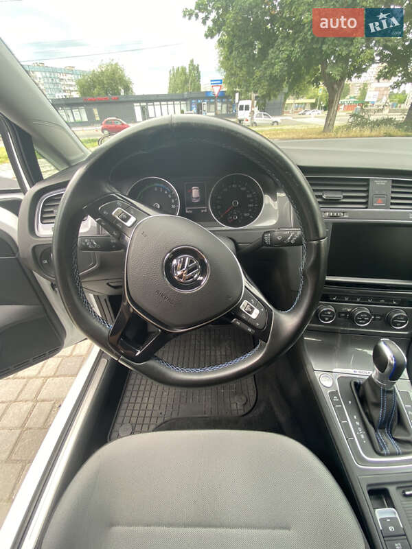 Хетчбек Volkswagen e-Golf 2014 в Дніпрі