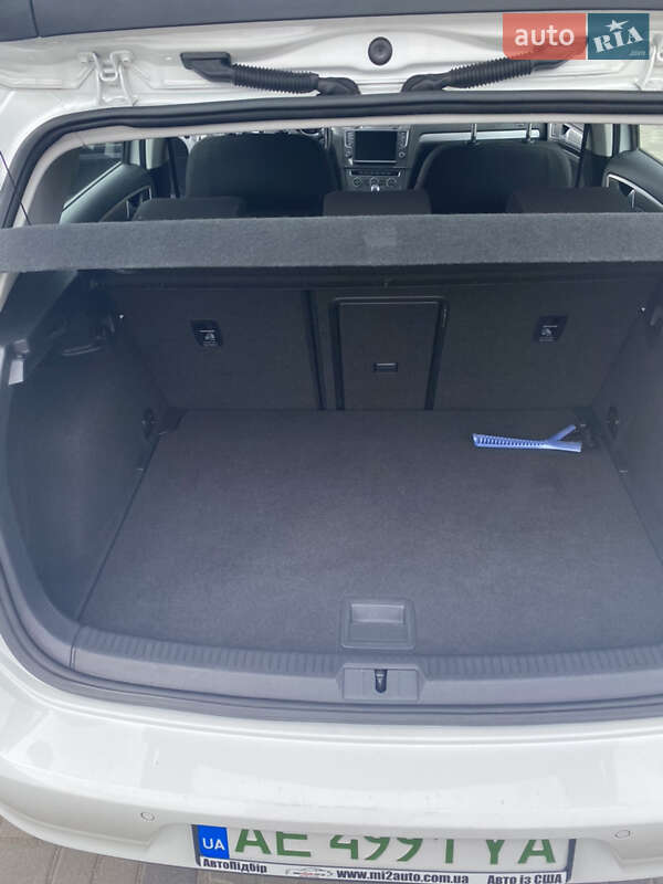 Хетчбек Volkswagen e-Golf 2014 в Дніпрі