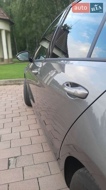 Хэтчбек Volkswagen e-Golf 2015 в Киеве