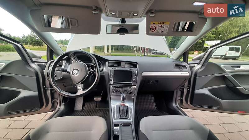 Хэтчбек Volkswagen e-Golf 2015 в Киеве