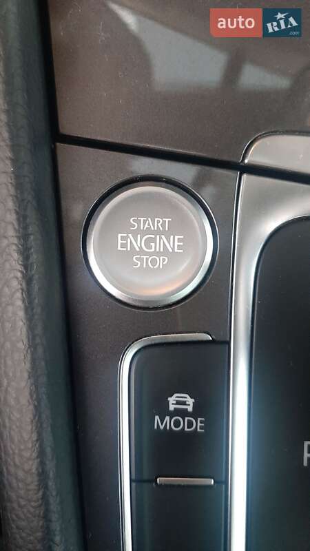 Хэтчбек Volkswagen e-Golf 2015 в Киеве