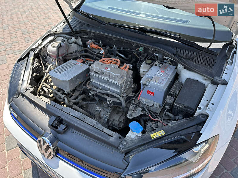 Хетчбек Volkswagen e-Golf 2017 в Івано-Франківську фото 21 Хетчбек Volkswagen e-Golf 2017 в Івано-Франківську