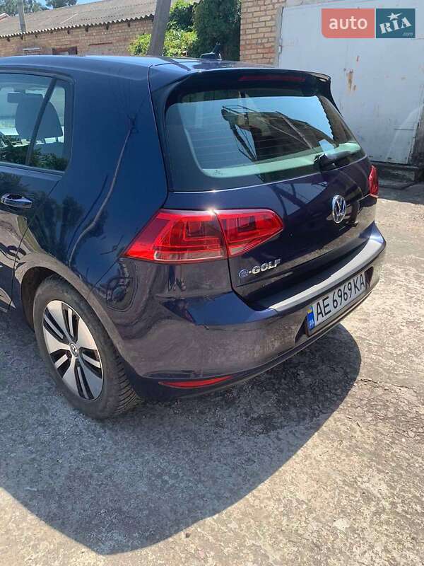 Хэтчбек Volkswagen e-Golf 2015 в Покрове