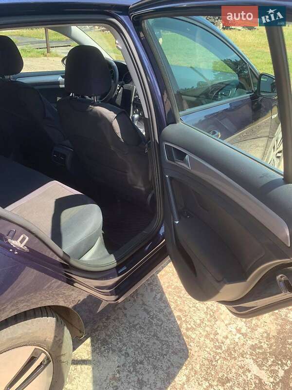 Хэтчбек Volkswagen e-Golf 2015 в Покрове