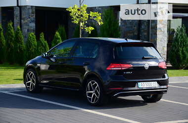 Хетчбек Volkswagen e-Golf 2018 в 