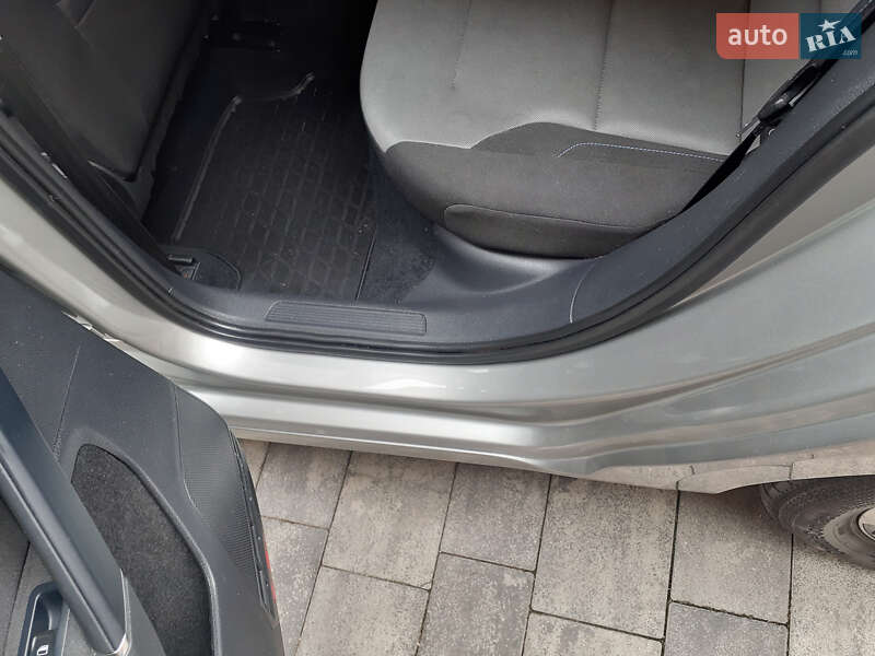 Хетчбек Volkswagen e-Golf 2014 в Мукачевому