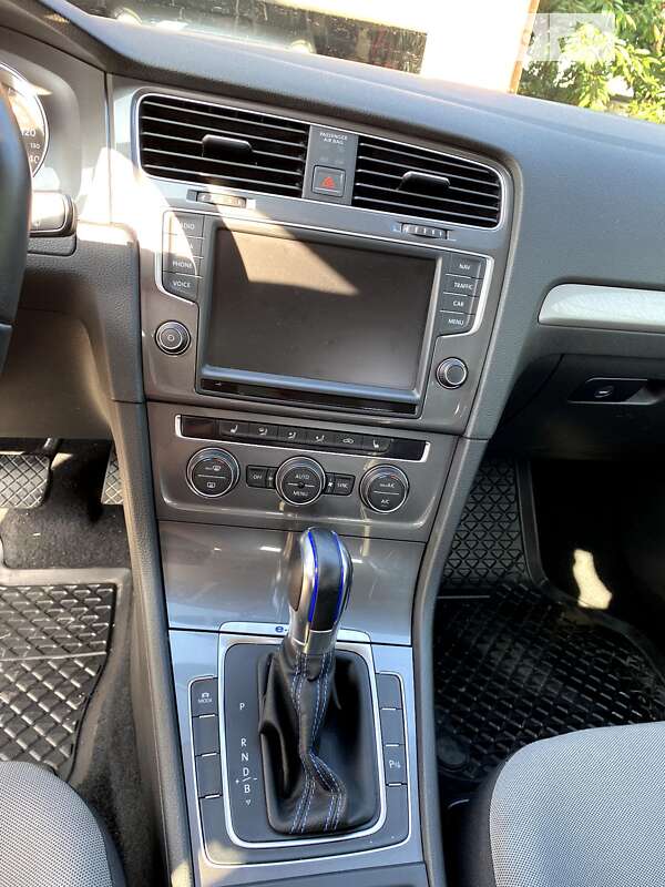 Хэтчбек Volkswagen e-Golf 2015 в Виннице