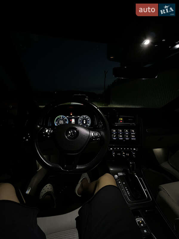 Хетчбек Volkswagen e-Golf 2017 в Бердичеві