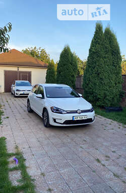 Хэтчбек Volkswagen e-Golf 2018 в 