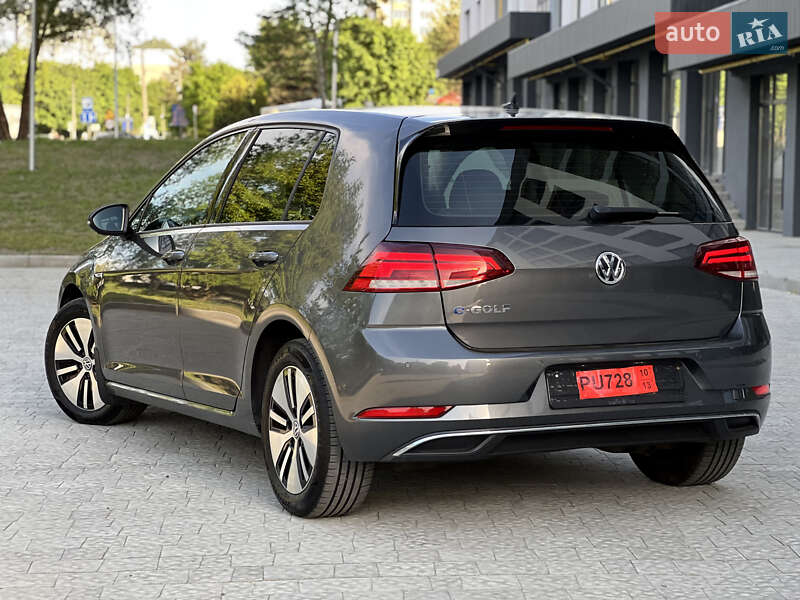 Хэтчбек Volkswagen e-Golf 2017 в Новояворовске