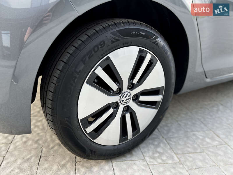 Хэтчбек Volkswagen e-Golf 2017 в Новояворовске