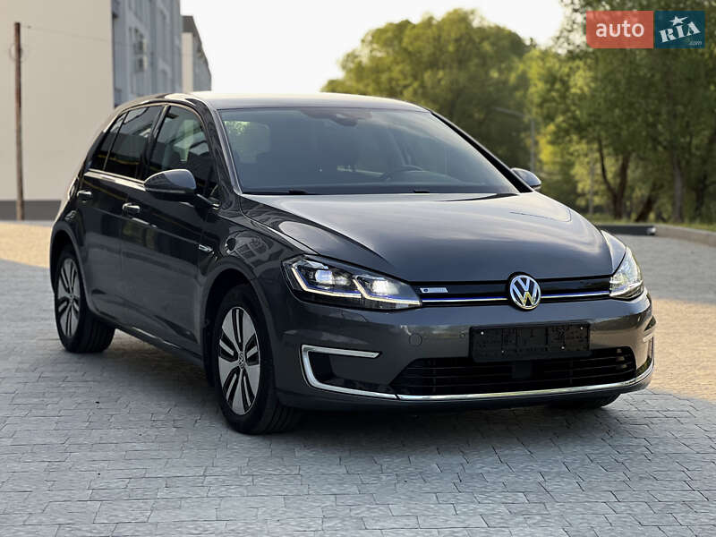 Хэтчбек Volkswagen e-Golf 2017 в Новояворовске