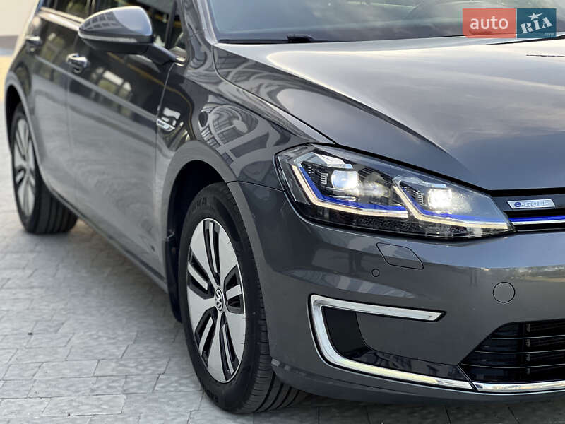 Хэтчбек Volkswagen e-Golf 2017 в Новояворовске