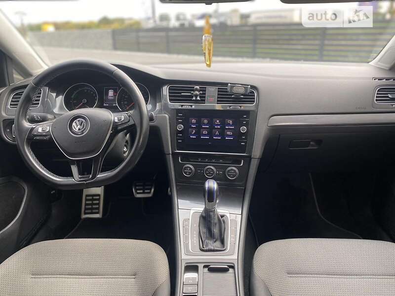 Хэтчбек Volkswagen e-Golf 2019 в Ужгороде