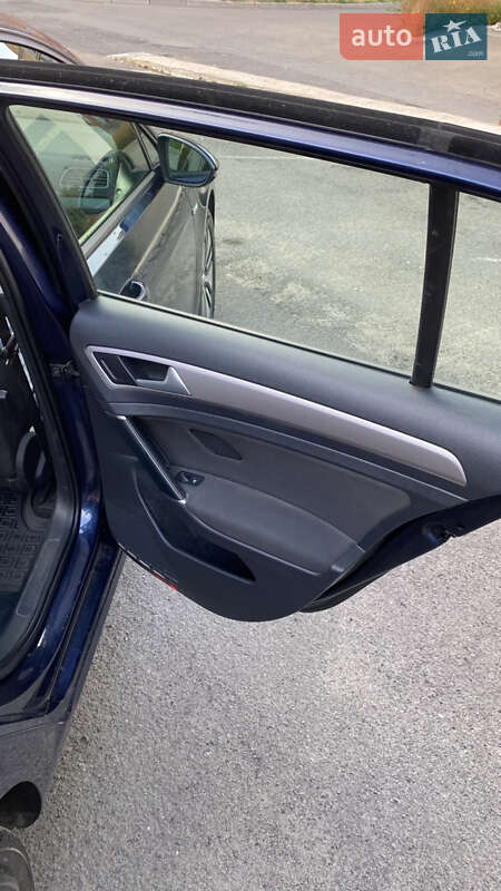 Хетчбек Volkswagen e-Golf 2016 в Києві