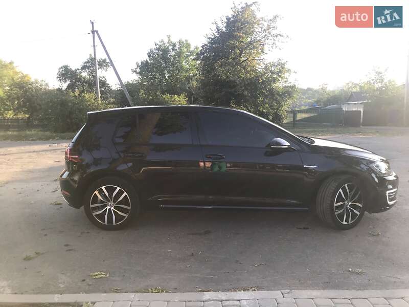 Хэтчбек Volkswagen e-Golf 2019 в Голованевске фото 8 Хэтчбек Volkswagen e-Golf 2019 в Голованевске