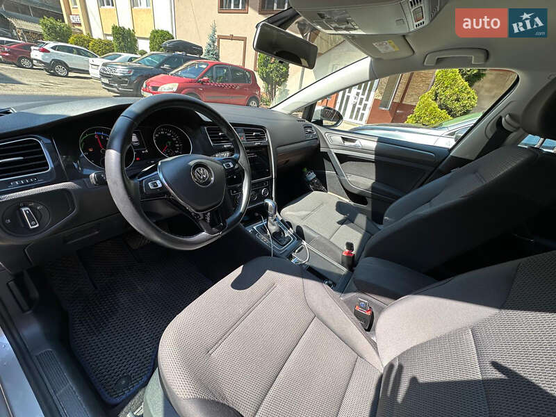 Хэтчбек Volkswagen e-Golf 2018 в Черновцах