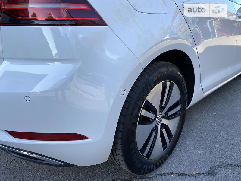 Хэтчбек Volkswagen e-Golf 2017 в Киеве