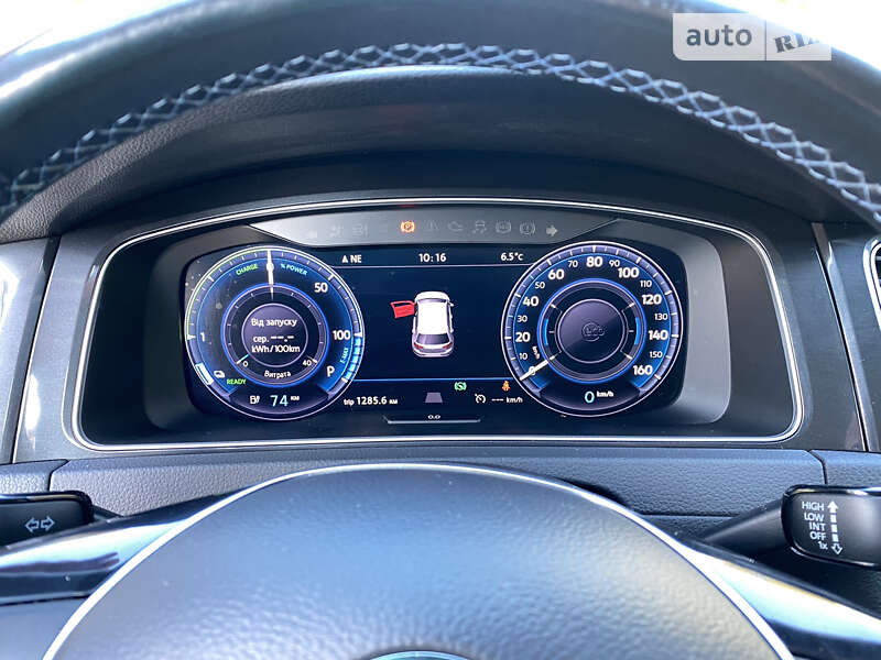 Хэтчбек Volkswagen e-Golf 2017 в Киеве