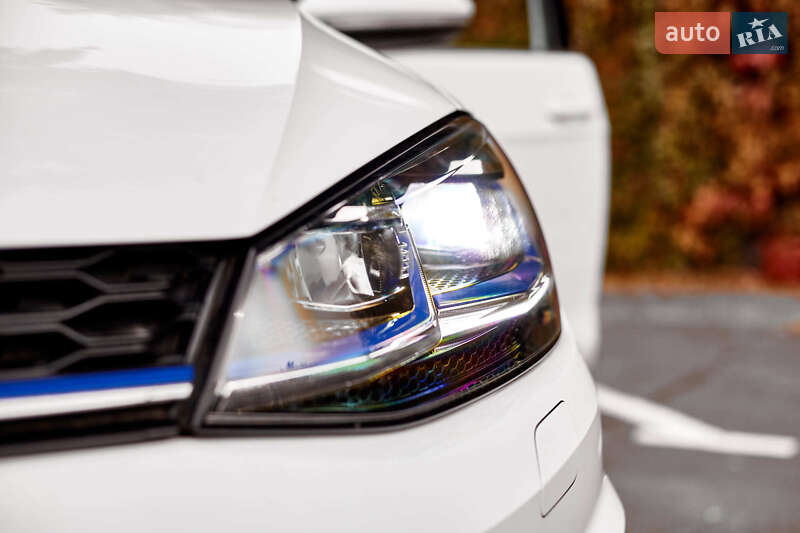 Хетчбек Volkswagen e-Golf 2020 в Дніпрі