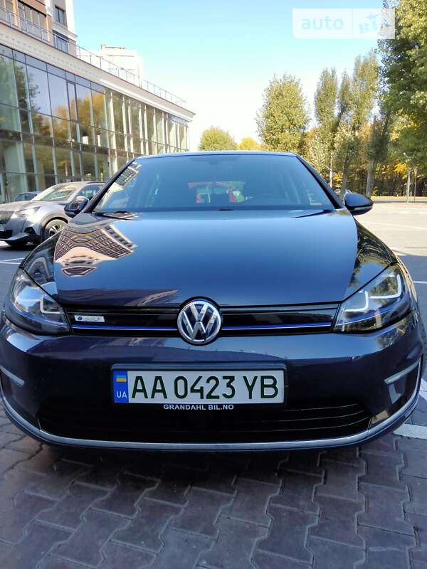 Хэтчбек Volkswagen e-Golf 2015 в Хмельницком