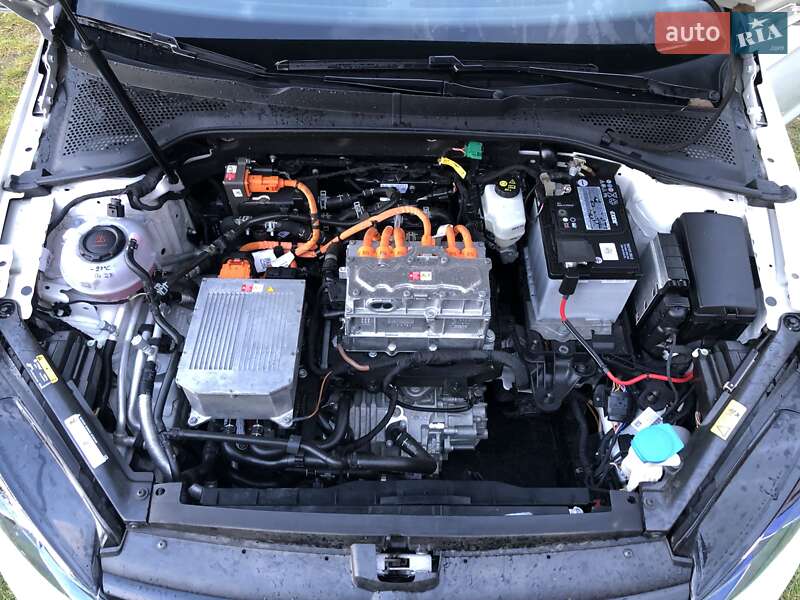 Хетчбек Volkswagen e-Golf 2019 в Камені-Каширському