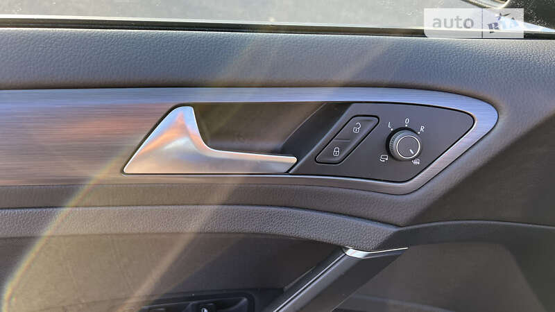 Хетчбек Volkswagen e-Golf 2018 в Києві