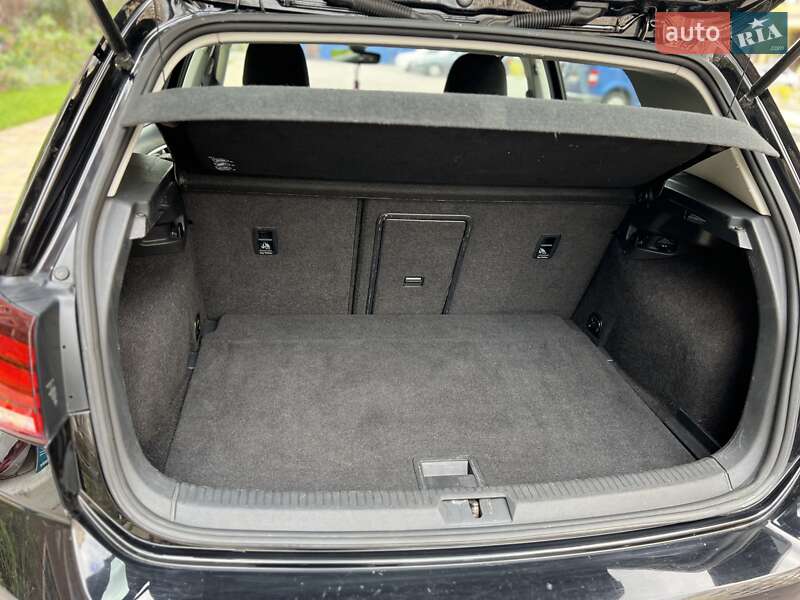 Хетчбек Volkswagen e-Golf 2017 в Софіївській Борщагівці