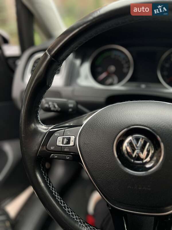 Хетчбек Volkswagen e-Golf 2017 в Софіївській Борщагівці